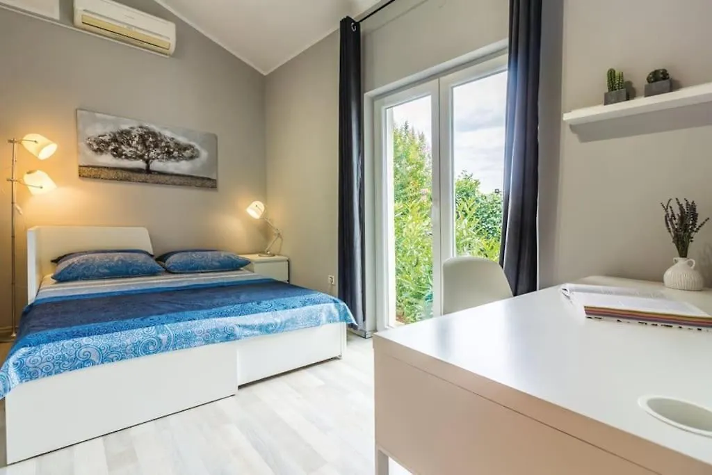 Modern And Elegant Apartment In A Quiet Part Of Pula