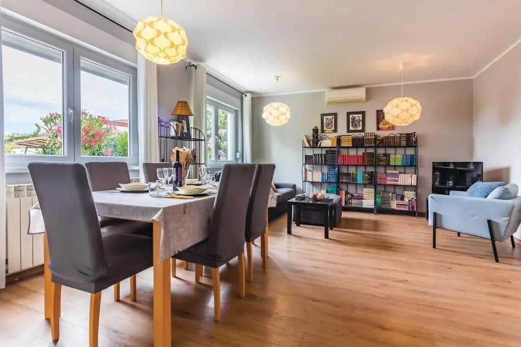 Modern And Elegant Apartment In A Quiet Part Of Pula 0*,