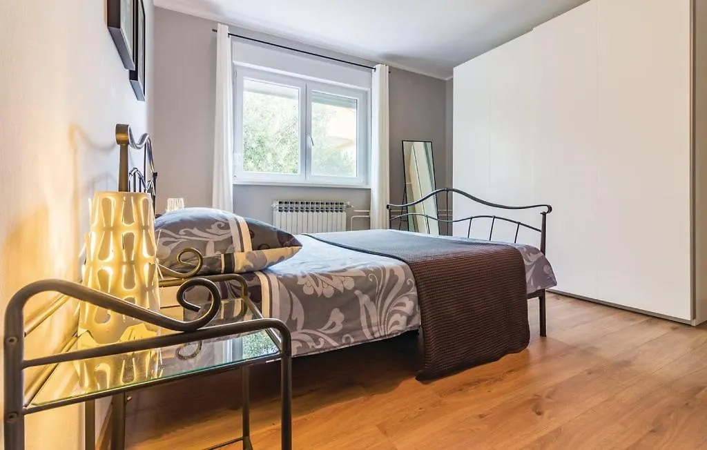 Modern And Elegant Apartment In A Quiet Part Of Pula